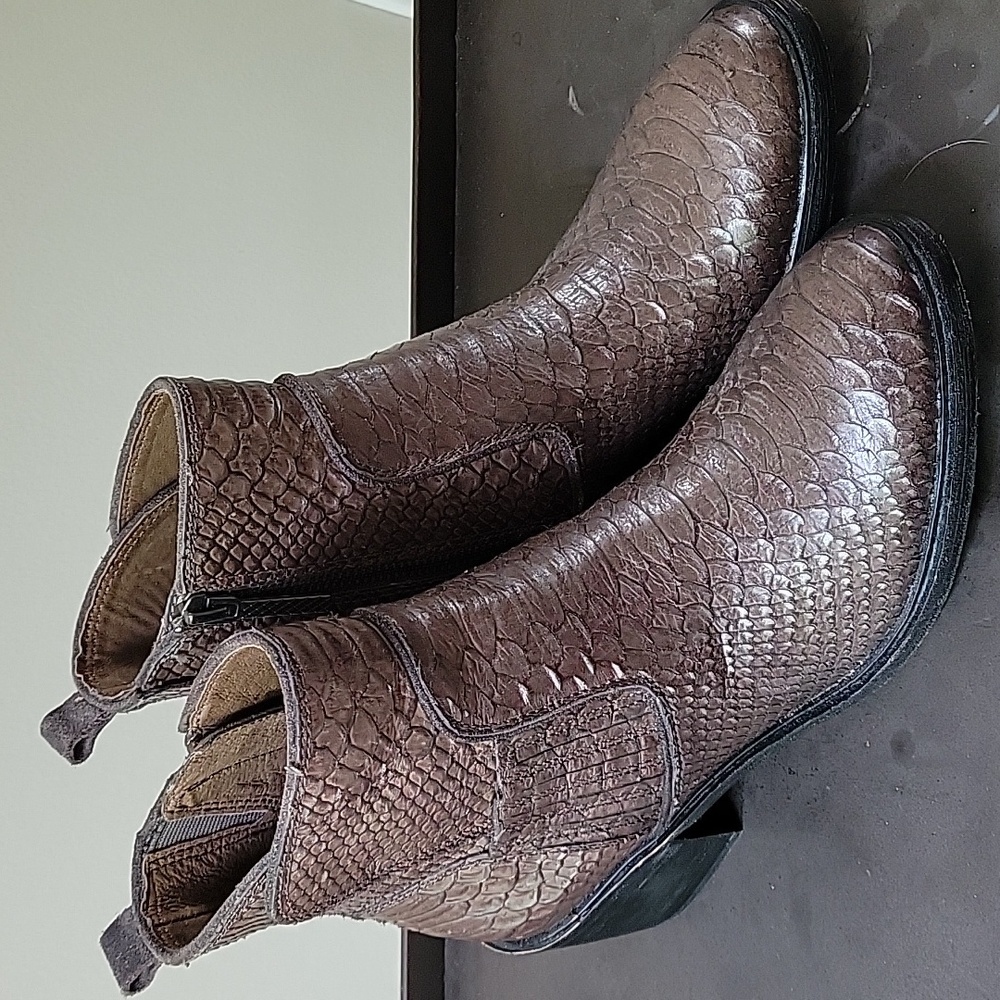 Donald J. Pliner Erryn Ankle‎ Boot Women Size 6.5
